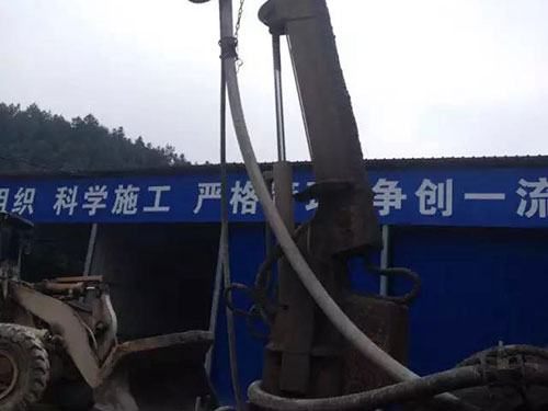 濕噴機(jī)施工 濕噴機(jī)施工
